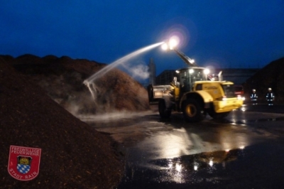 07. November 2010: Brand eines Rindenmulchhaufens