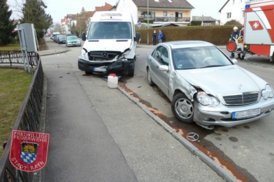Einsatz Nr.13/2011 - 01. März 2011: Auto kontro Kleintransporter