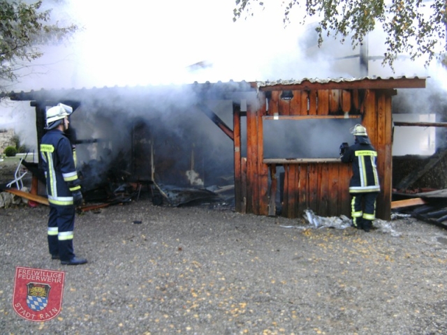 Einsatz Nr 76/2012: Partyhütte bei Marxheim brennt vollständig aus