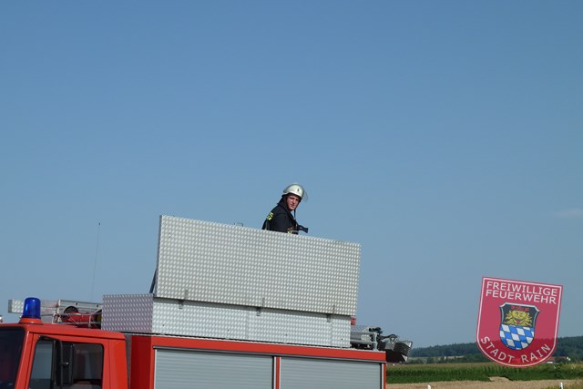 Einsatz Nr.53/2013: Auto kippt im Kreisverkehr um