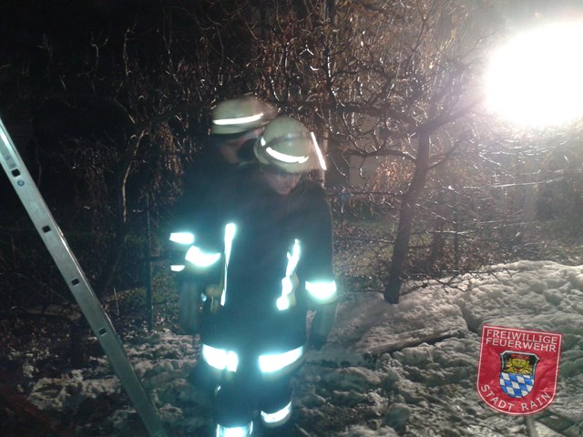 Einsatz Nr.87/2013: Feuer zerstört Garage und Autos