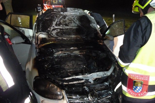 Einsatz Nr.17/2014: Auto fängt während der Fahrt Feuer